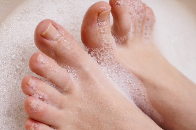 水虫予防にお風呂で足を丁寧に洗う